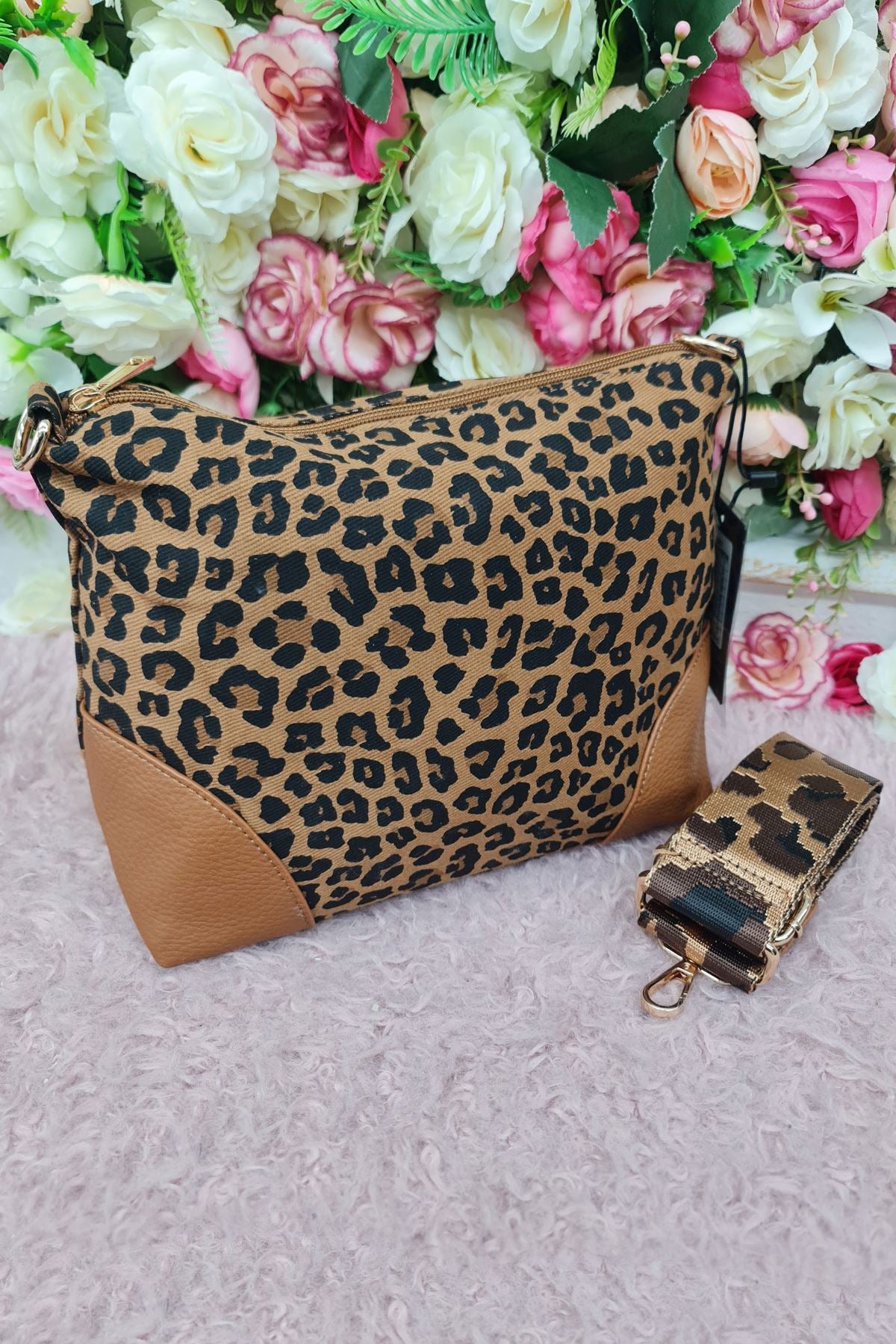 Leopard Prin Adjustable Strap Shoulder Bag