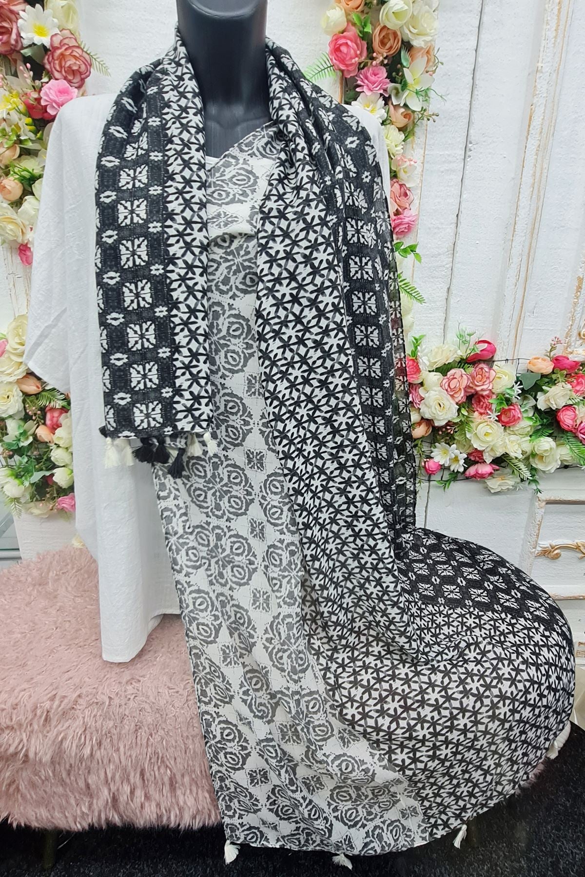 Geometric Print Tassel Scarves