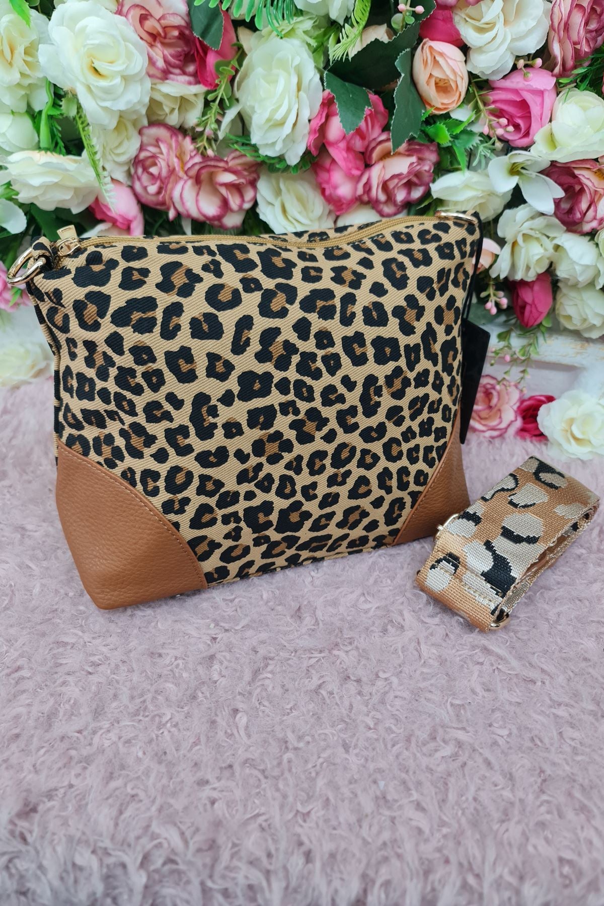 Leopard Prin Adjustable Strap Shoulder Bag