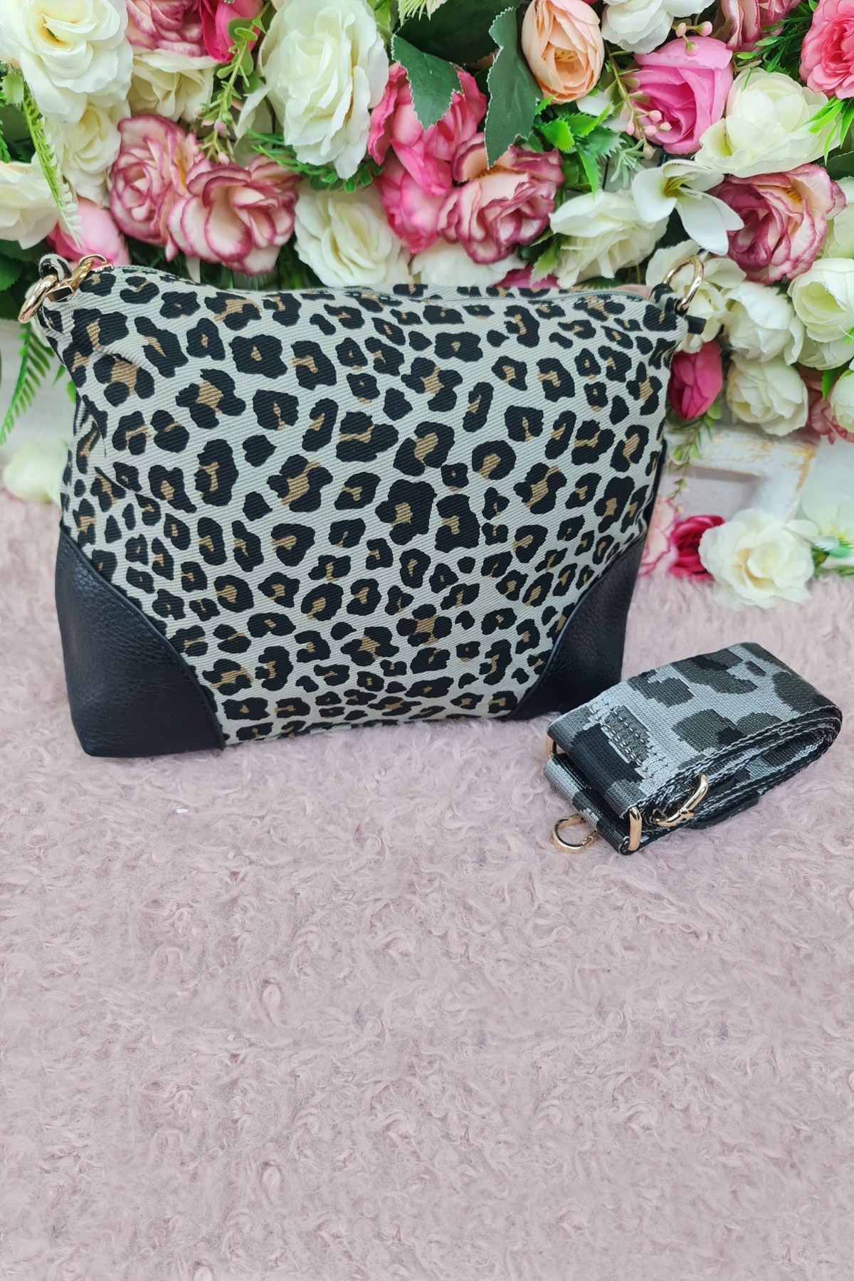Leopard Prin Adjustable Strap Shoulder Bag